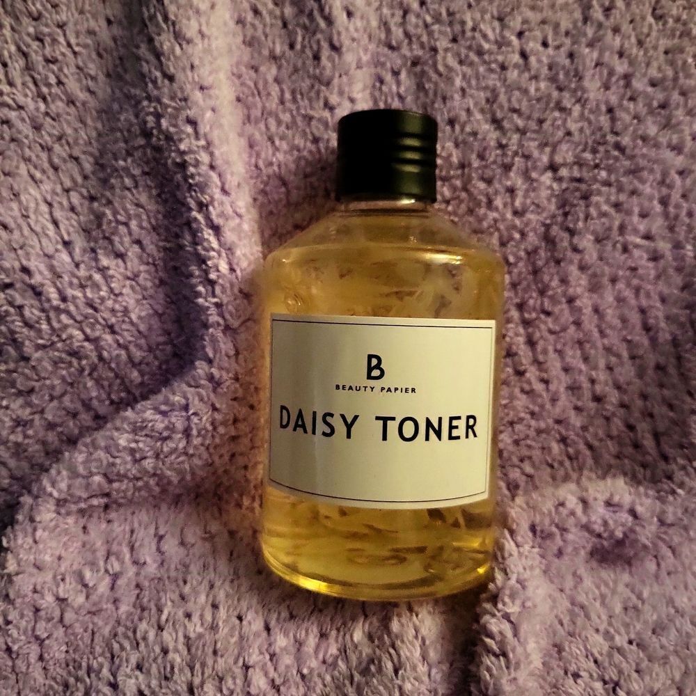 Daisy toner for yor face!